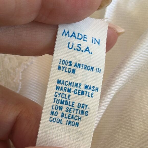 NWT Vtg Henson Kickernick white nylon long robe with lace neckline/3/4 sleeves - Picture 8 of 9